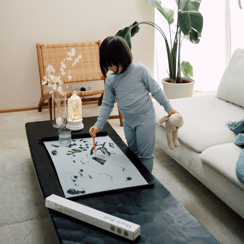 Babyluv studio magic roll, piesimas vandeniu, magiskas piesimas, teptukas ir piesimas, lavinimas, zaislai, isnykstantis rasalas, isnykstantys dazai, piesti, zaisti, tapyti, spalvinti, daile, tapyba vaikams, spalvinimo knygute, lavinimo priemone, kuryba, menas, teptukas, piestukas, dazai vaikiski